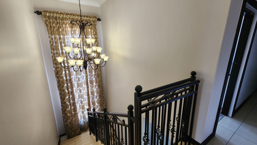 To Let 6 Bedroom Property for Rent in Tuscany Ridge North West